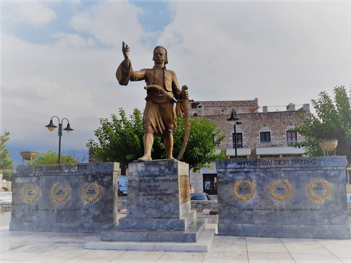 האנדרטה של מאברומיכאליס באריאופולי, יוון