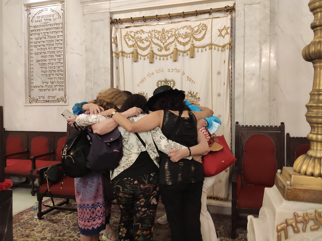 התרגשות שיא בבית הכנסת מונסטיריון